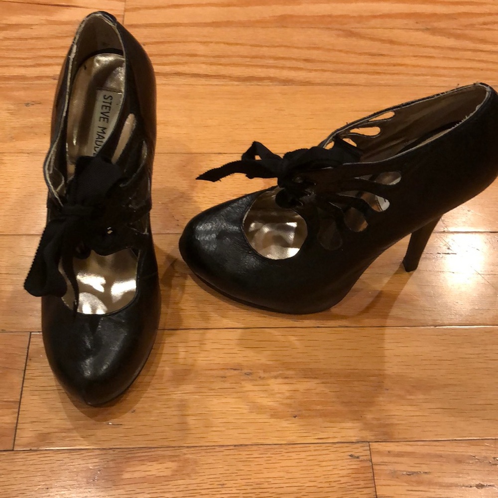 Shoes - round tie ribbon tie booties